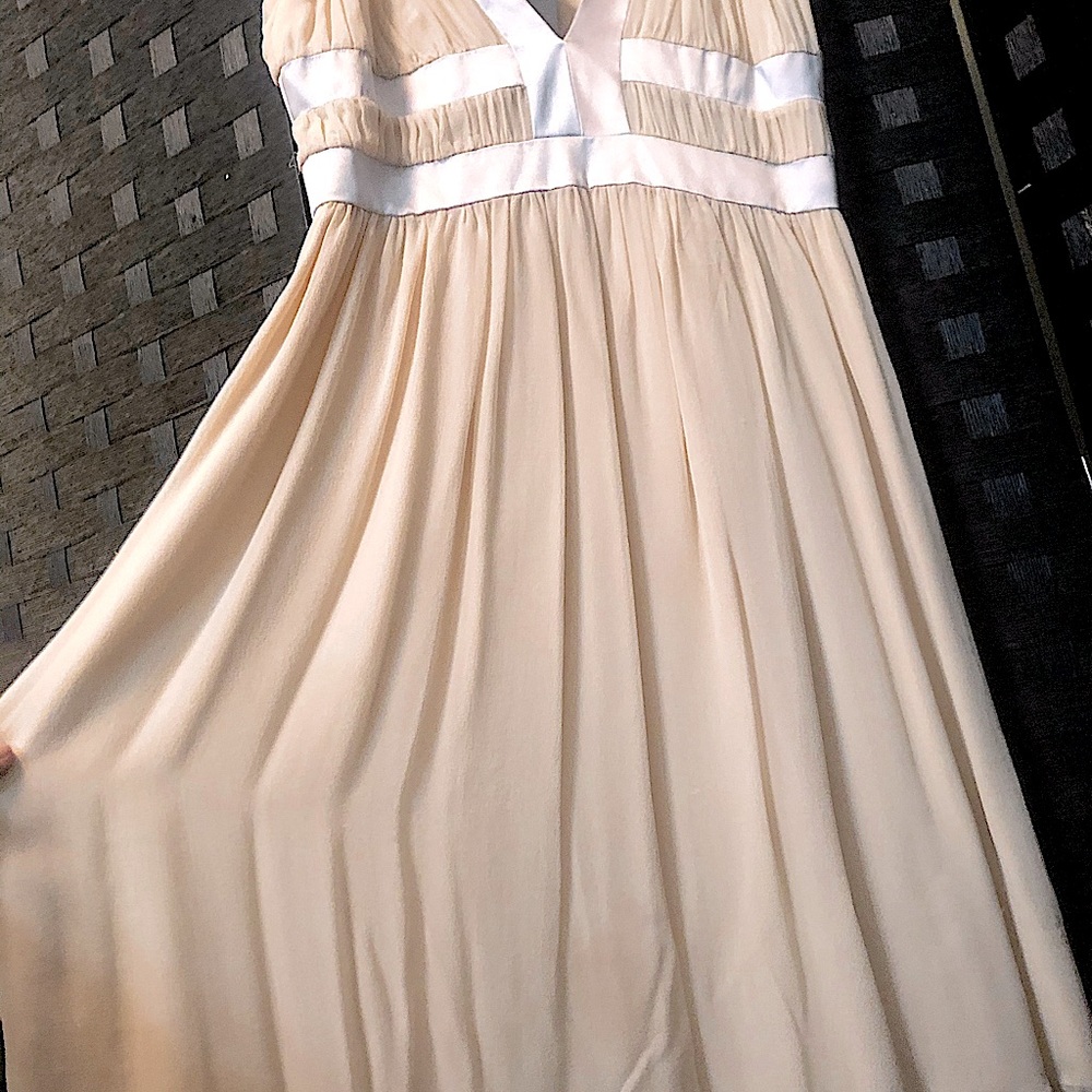 Jasmine do Milo cream light weight soft dress.